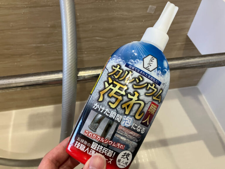 研磨剤を使わずに浴室のテレビに付いた頑固な水垢を落とす方法 | お家の洗剤屋さん