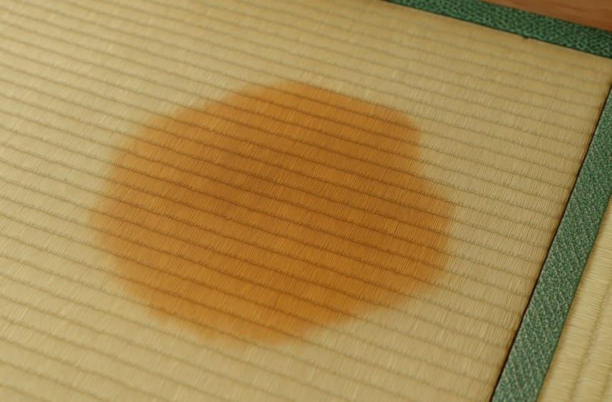 茶色いシミの主な原因とは?