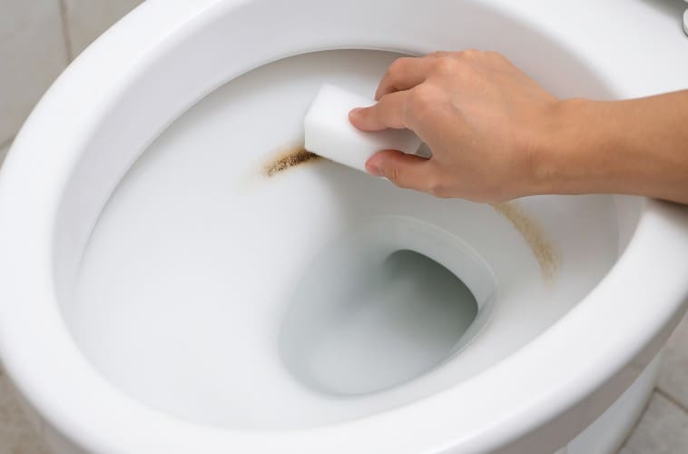 便器の尿石はメラミンスポンジで取れる？
